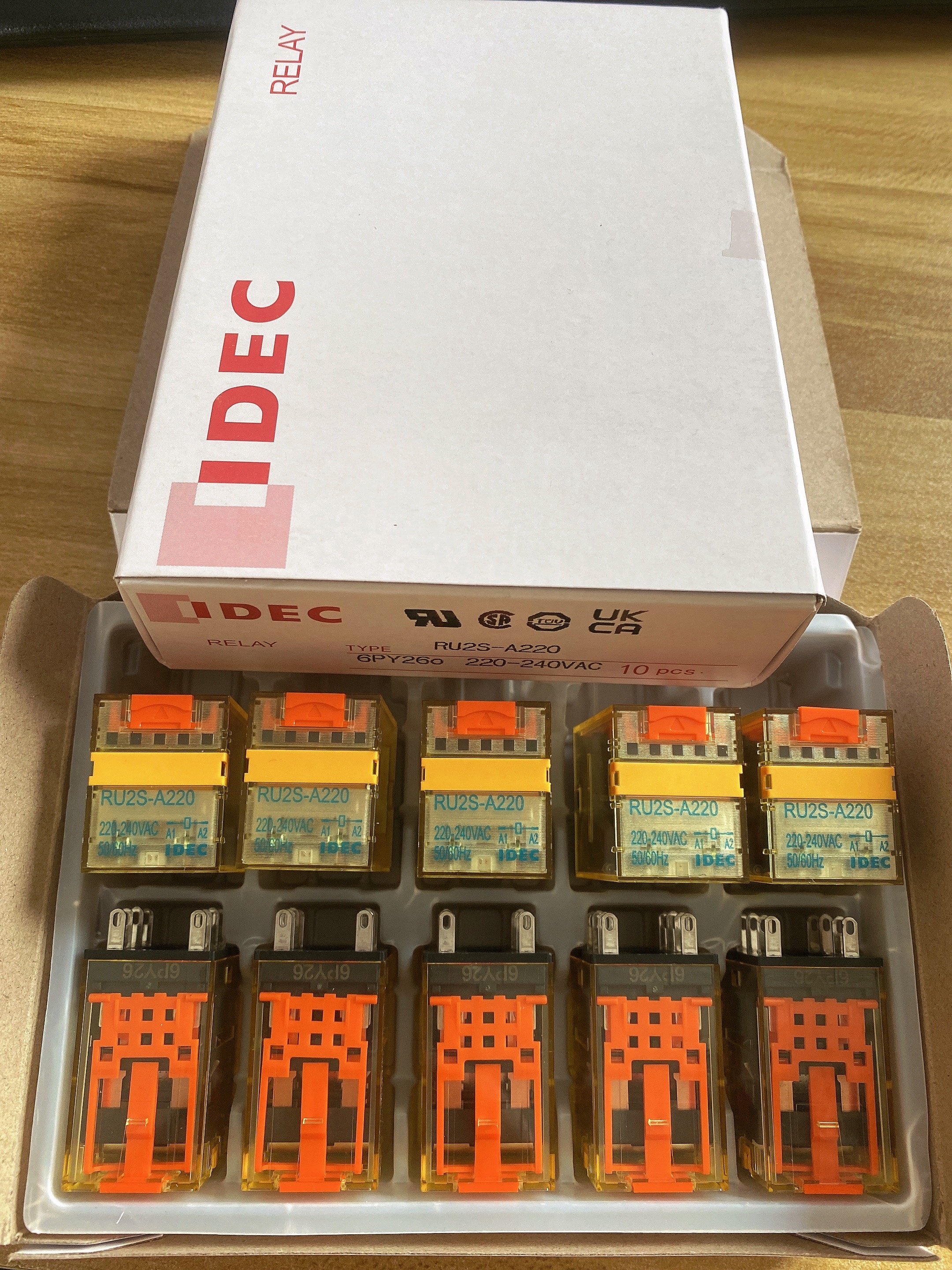 RU2S RU2S-A220 new original General Purpose Relays Plug-In DPDT 10A 240VAC 30VDC Power Relay Signal Relay DIP electronics